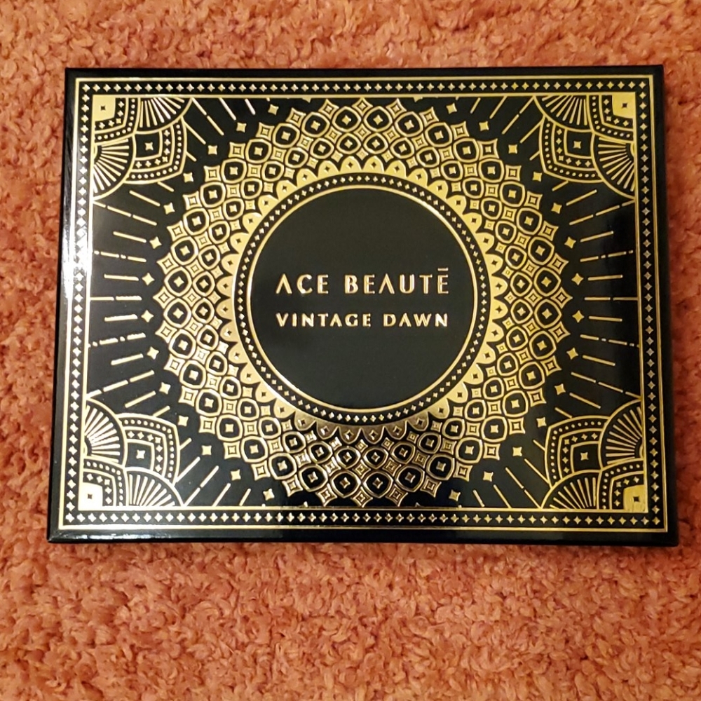Ace Beaute Vintage Dawn eyeshadow palette